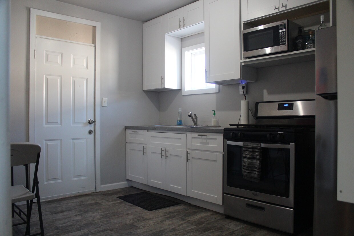 Primary Photo - 520 F Ave