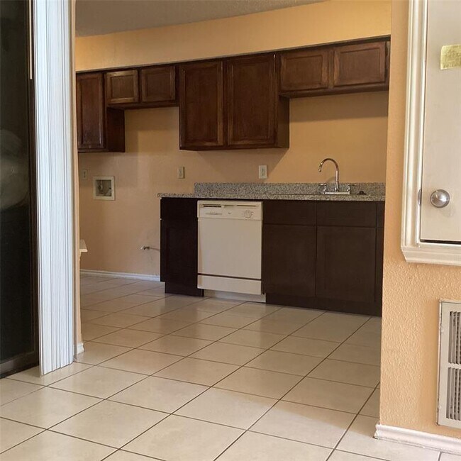 Foto del edificio - 3815 Dock View Ln