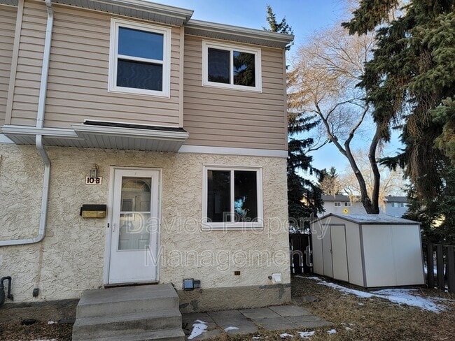 Building Photo - 10 Clareview Village NW