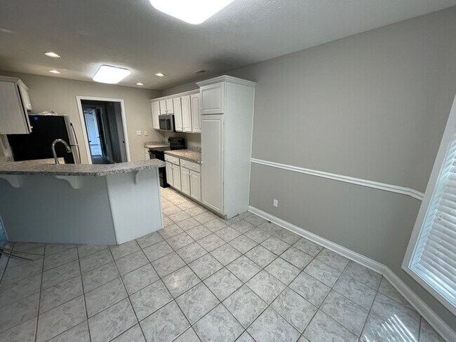 Building Photo - 3BD/2BA Single Family Home
