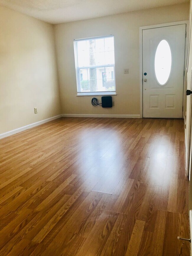 Building Photo - AVAILABLE NOW!! Great 2 Bedroom Townhome! Close CCU, CMC, Shopping, Restaurants & More!