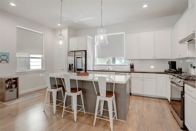 Foto del edificio - 2781 Clinton Dr