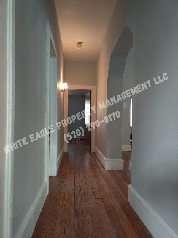 Building Photo - 915 W Elm St