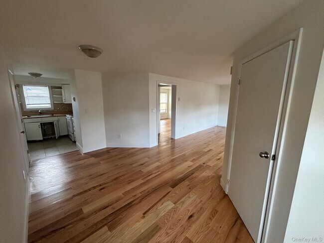 Building Photo - 8 S Brett St