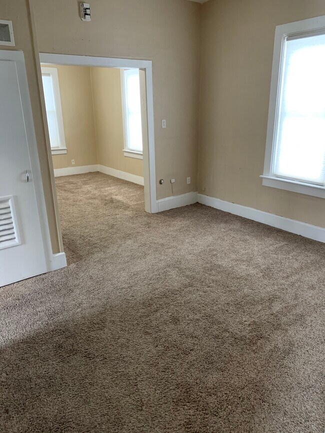 Family Space - 218 S Lucas Ave