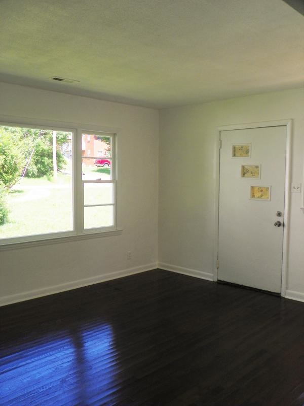 Building Photo - 808 Willow Place