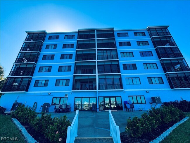 Foto del edificio - 2711 First St