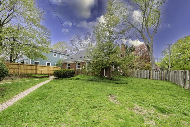 Building Photo - 1616 Morton Ave