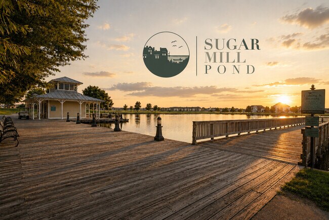 Atardecer dorado en el muelle del estanque del molino de azúcar - Townhomes at Sugar Mill Pond