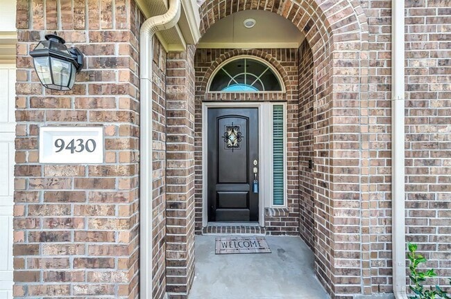 Building Photo - 9430 Summer River Dr