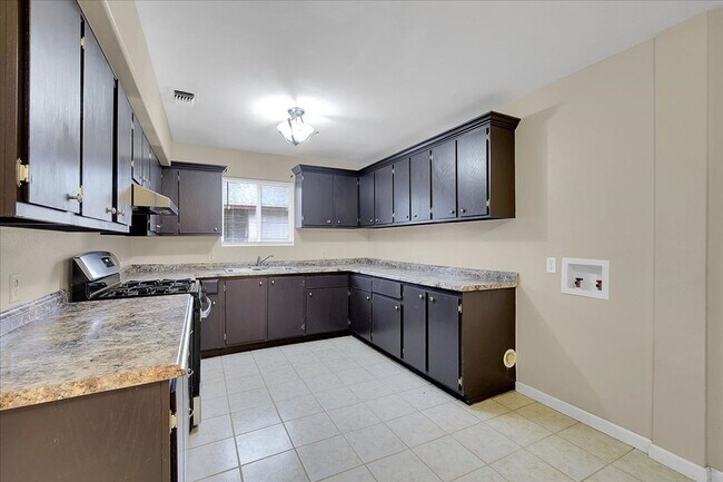 Foto del edificio - 1072 Grand Ave