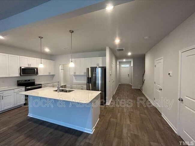Building Photo - 29 Verona Dr