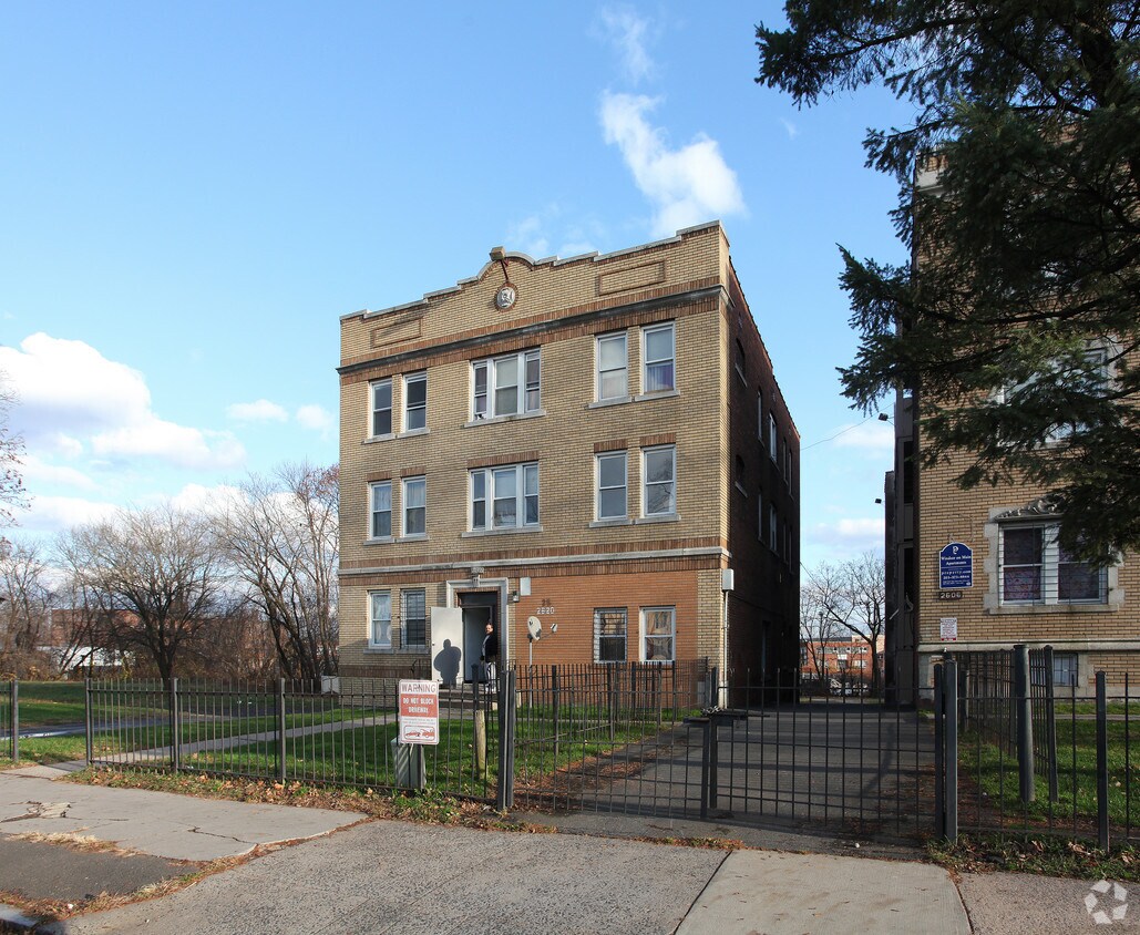 Foto principal - 2618-2620 Main St