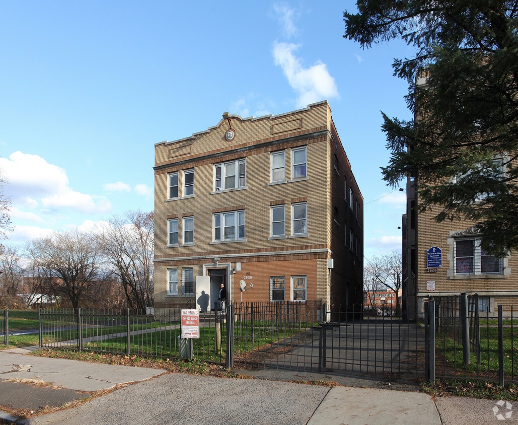 Primary Photo - 2618-2620 Main St