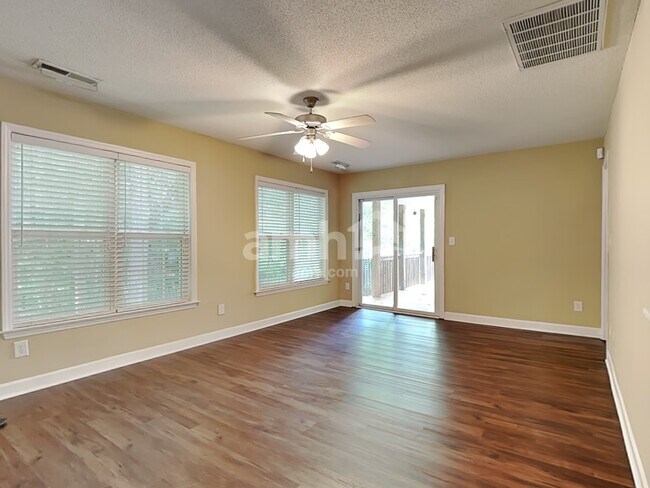 Foto del edificio - 1629 Hawkcrest Ln