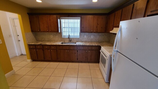 Building Photo - 3841 Riverside Dr LLC  A,B,C
