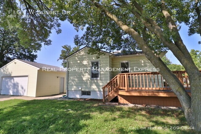 Building Photo - 1101 W Sunset Dr