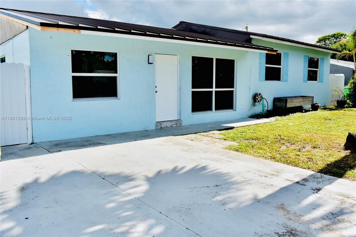 Foto principal - 2280 SW 43rd Ave