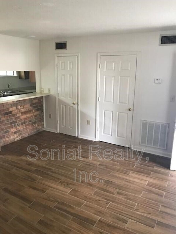 Foto del edificio - 4615 Iberville St