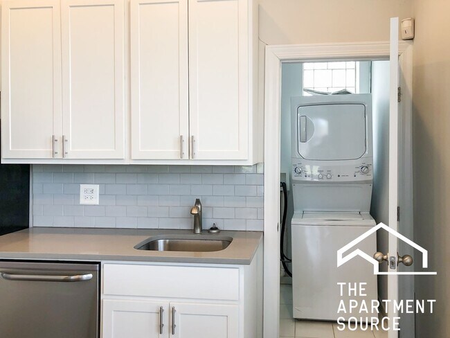 Building Photo - 3856 N Southport Ave