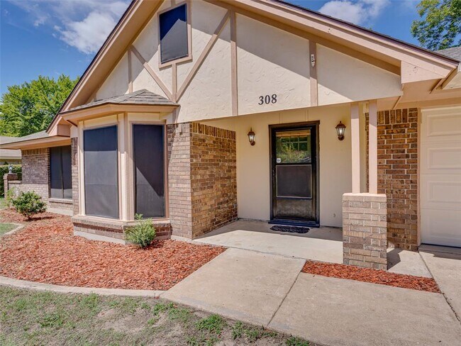 Building Photo - 308 Hidden Valley Dr