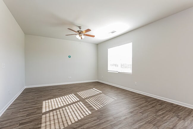 Building Photo - 610 Samuel Lee Ln