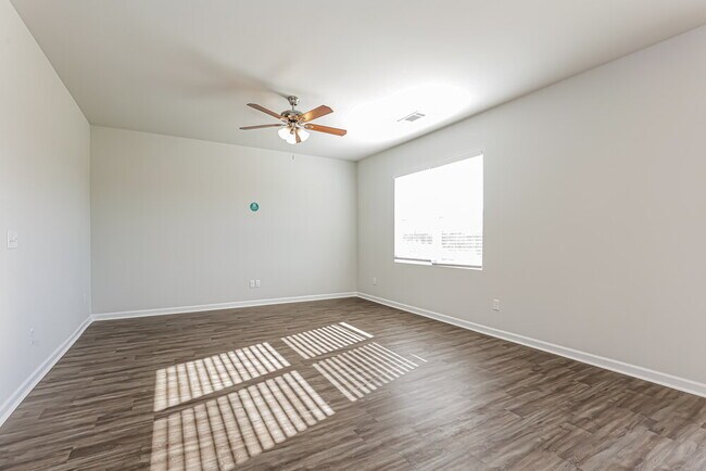 Foto del edificio - 610 Samuel Lee Ln