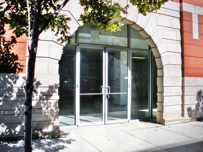 Foto del edificio - 2740 W Armitage Ave