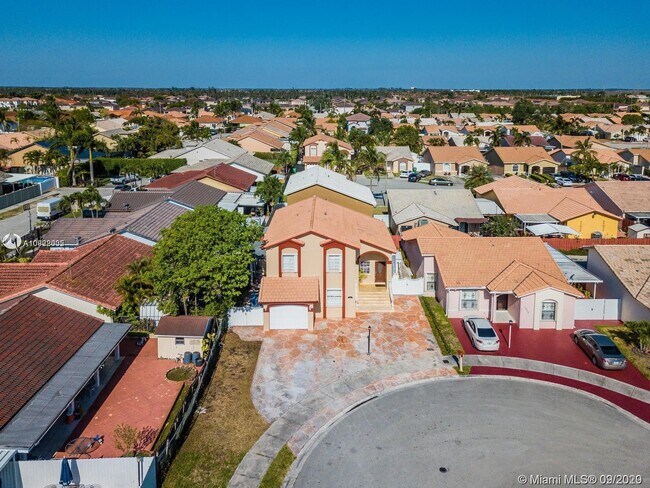 Foto del edificio - 1082 SW 142nd Ct