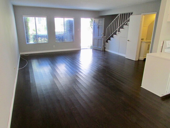 Building Photo - 1524 Manhattan Beach Blvd