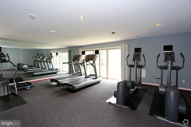 Foto del edificio - 717 Country Village Dr