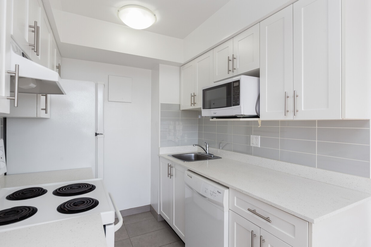 Primary Photo - English Bay Tower