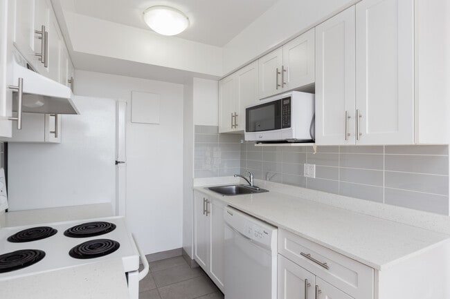 Building Photo - English Bay Tower