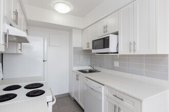 Building Photo - 1750 Davie St