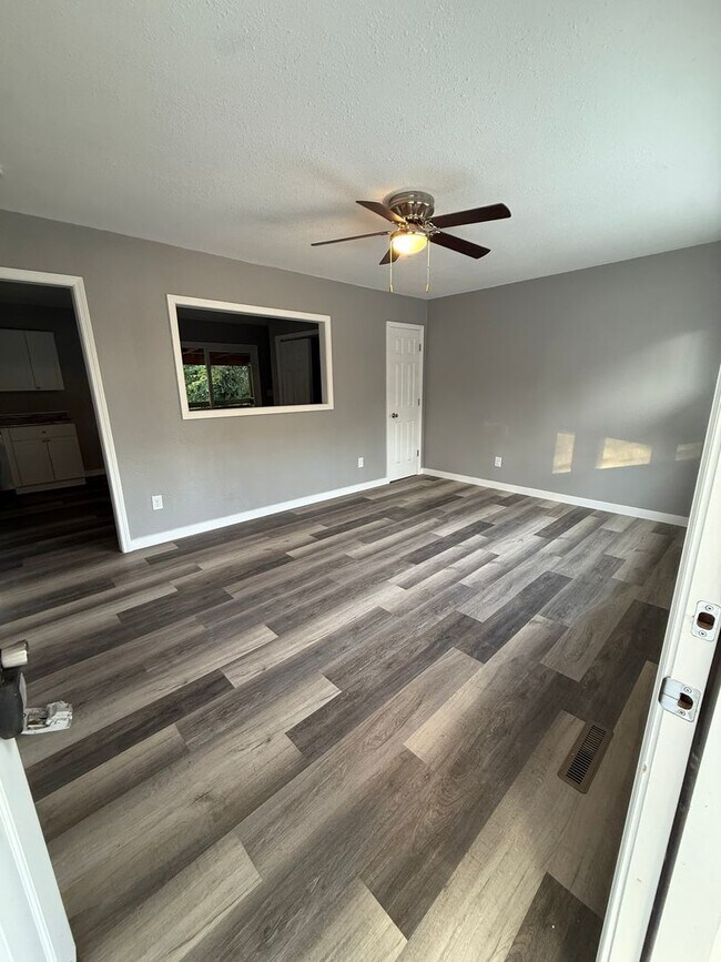 Foto del edificio - 3+ bedroom/2 bath house