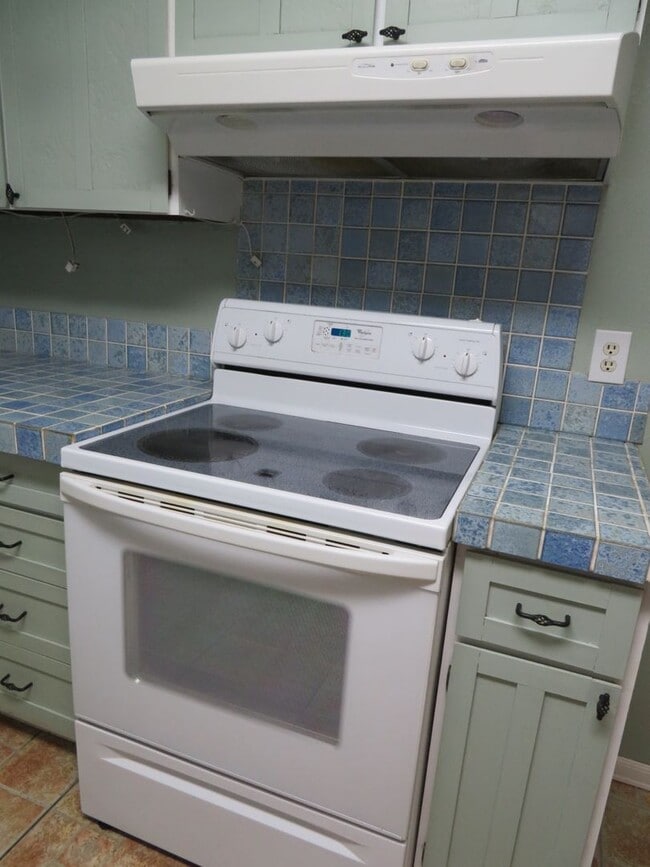 Foto del edificio - AVAILABLE NOW-Large 3 Bedroom, 2 Bath home for Rent