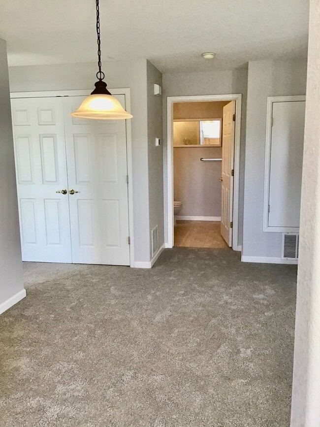 Building Photo - Beautiful Condo for rent in the Broadlands...