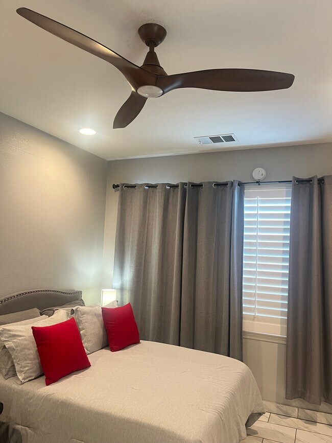 Foto del edificio - 8418 Lourenco Ln