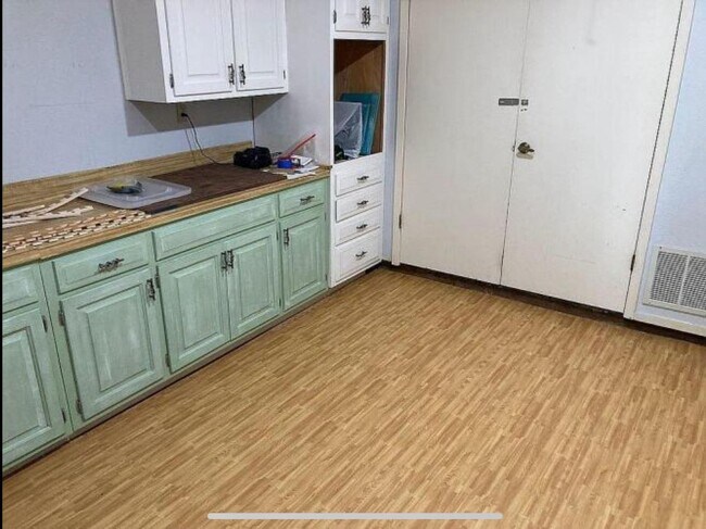 Foto del edificio - 2.35-acre farmhouse in the heart of Cedar Park available for rent!