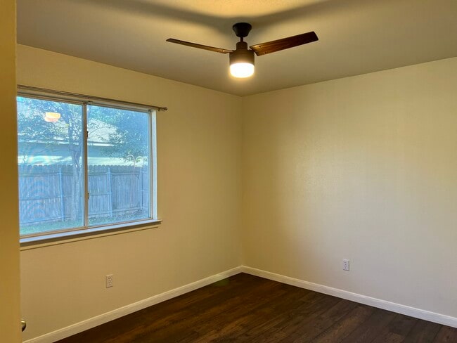 Building Photo - 1524 Well St