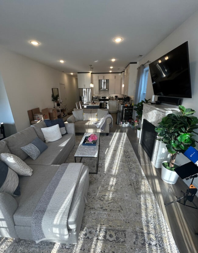 Foto del edificio - 4111 N Western Ave