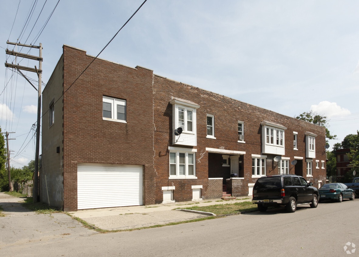 Building Photo - 2105 Military St
