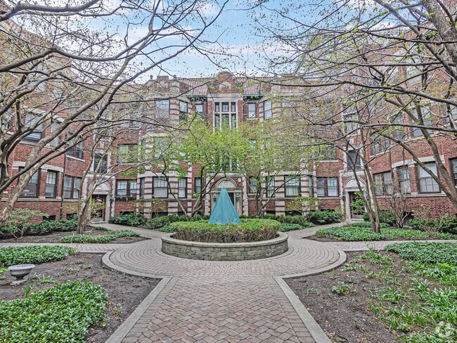 Building Photo - 834 Hinman Ave