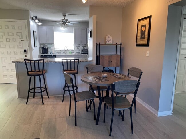 Building Photo - 1561 NE 12th Terrace