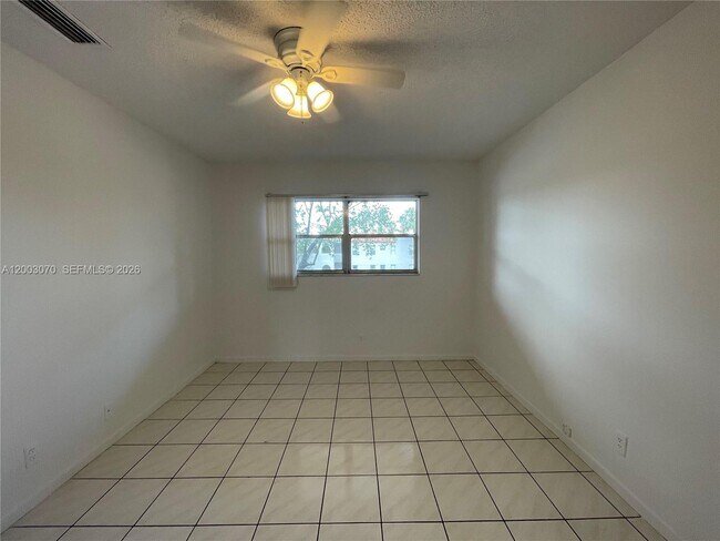 Foto del edificio - 7410 Woodmont Terrace