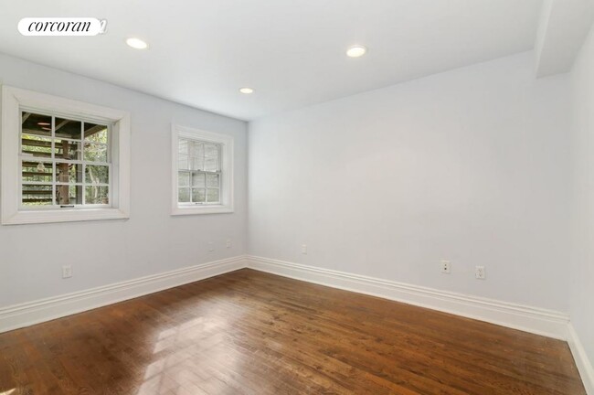 Building Photo - 396 Park Pl