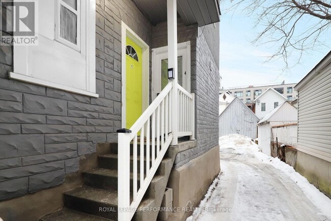 Building Photo - 123 Pamilla St