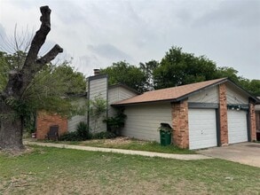 Building Photo - 10805 Lanshire Dr
