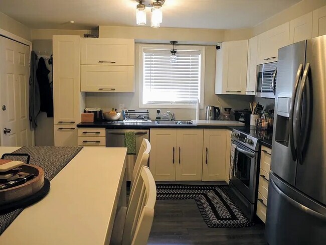 Foto del edificio - 172 Perry Ave