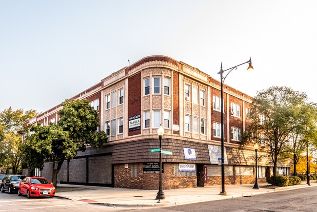 Building Photo - 5836 W Madison